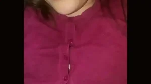 Kelly Andrea mostrando sus tetas
